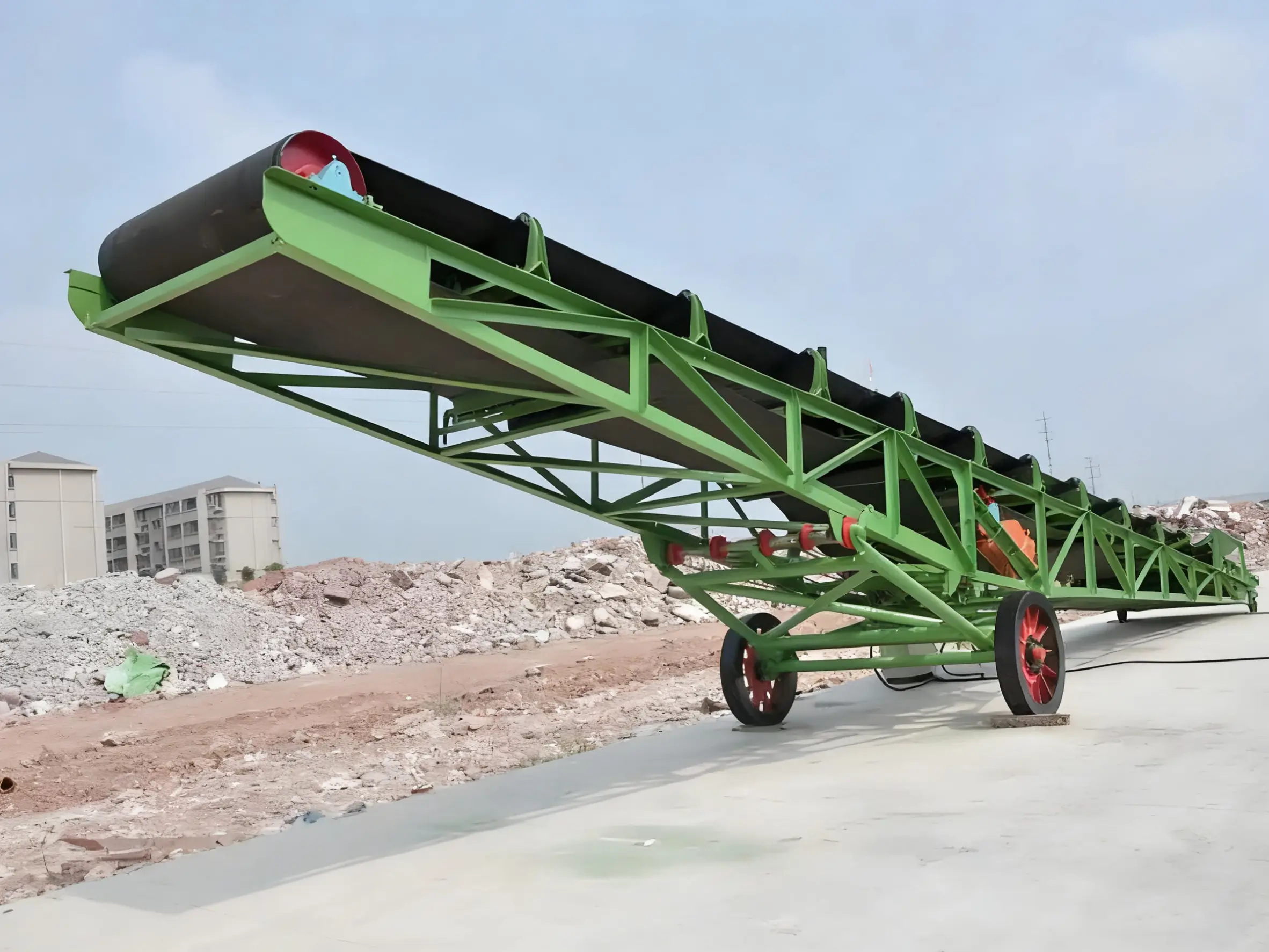 mobile-fixed-grasshopper-conveyors-close-up